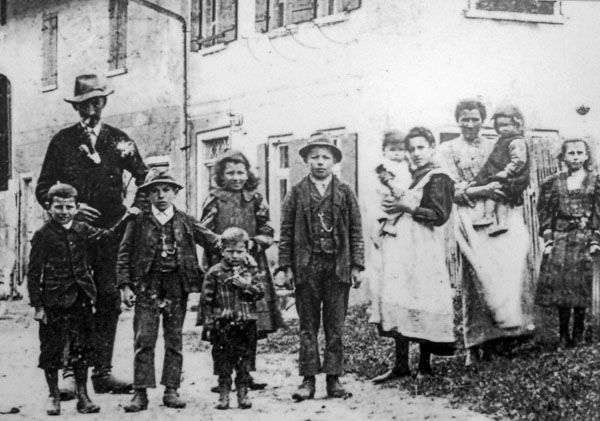 «Enfants de Souabe» originaires des Grisons en 1907
