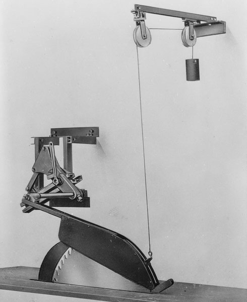 Cape de protection pour scie circulaire, 1920