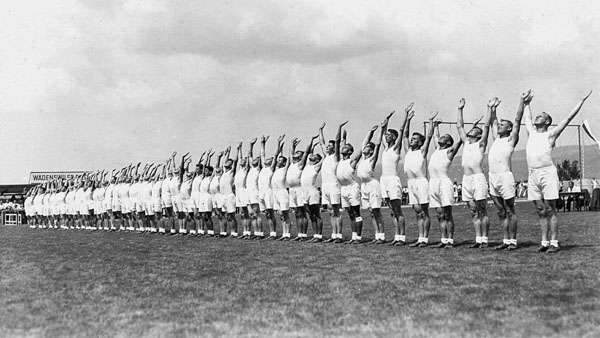 Associazione ginnica di Wädenswil alla festa di ginnastica a Horgen, 1933