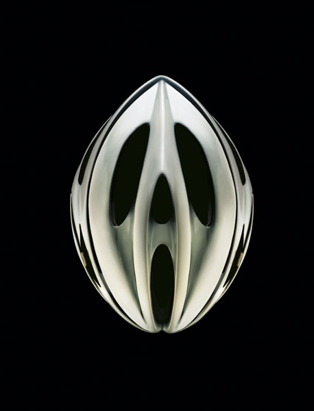 Casco per bici che ricorda il volto di un fantasma, manifesto del 2008