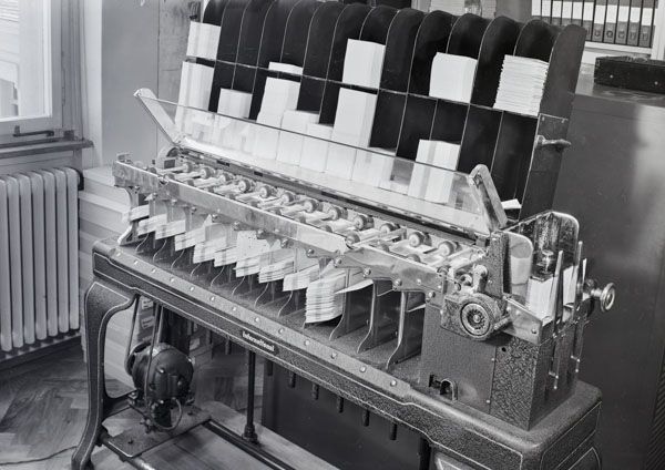 Machine à cartes perforées Hollerith de 1950