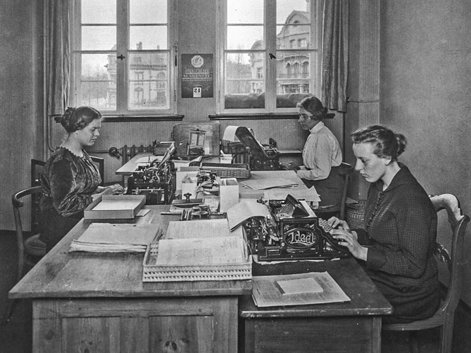 Bureau de dactylographie à Leipzig, vers 1930