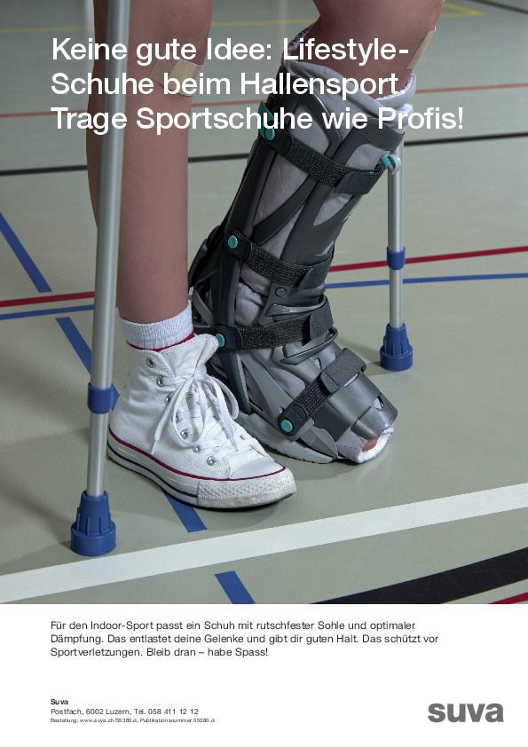 Plakat: richtige Sportschuhe statt Krücken 