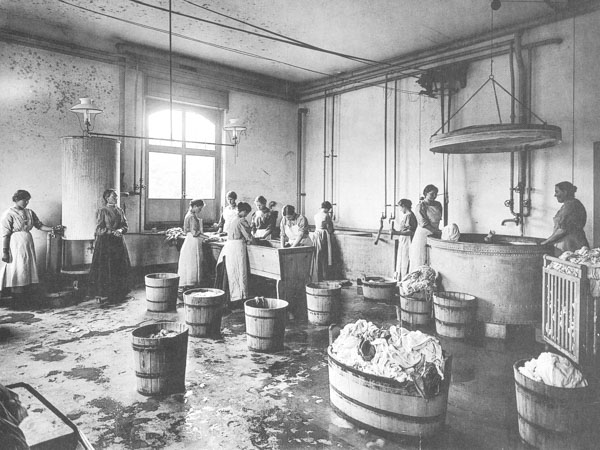 Waschküche des Magdalenenheims in Zürich um 1900.