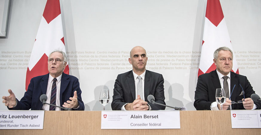 Moritz Leuenberger, Alain Berset et Urs Berger présentent les résultats de la table ronde, <time>19décembre 2016</time>